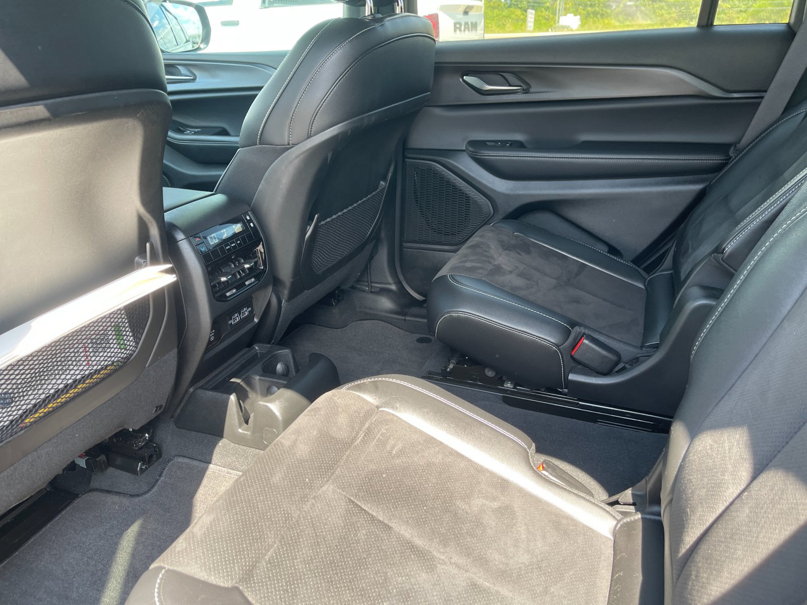 Used 2024 Black Jeep Altitude image 14