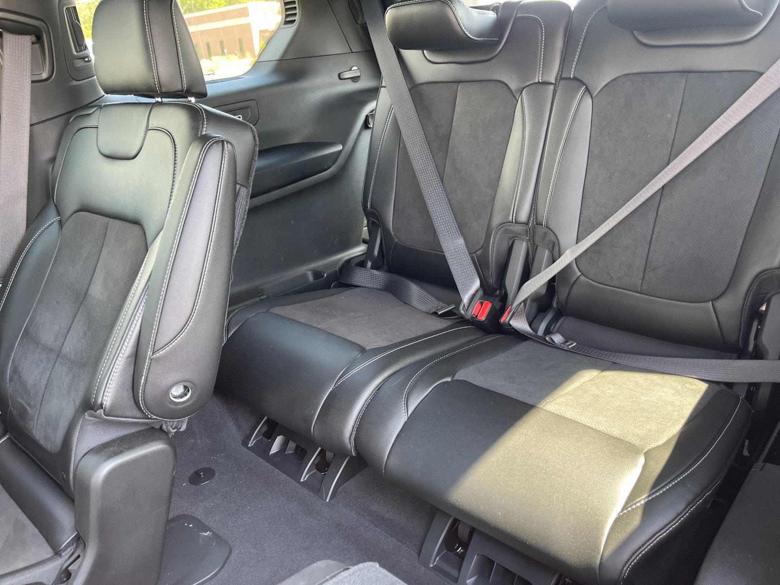 Used 2024 Black Jeep Altitude image 18