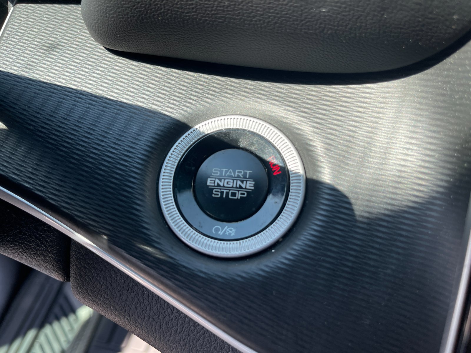 Used 2024 Black Jeep Altitude image 27