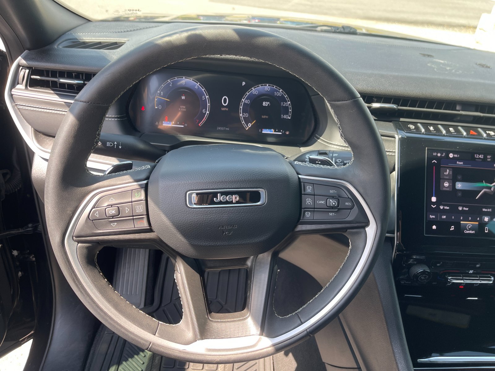 Used 2024 Black Jeep Altitude image 28