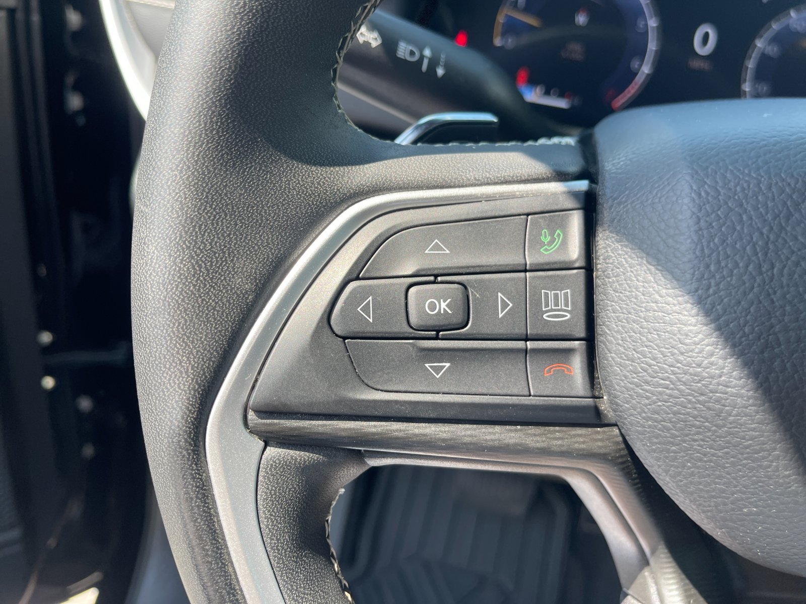 Used 2024 Black Jeep Altitude image 29