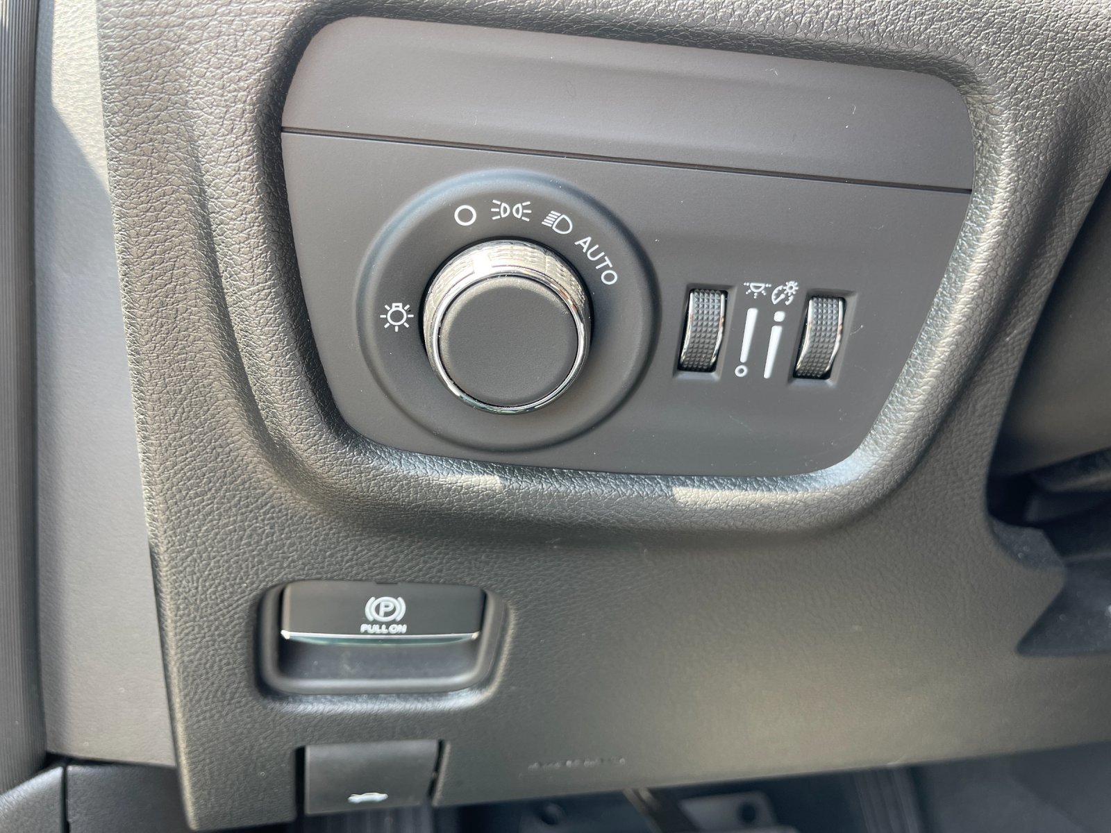 Used 2024 Black Jeep Altitude image 33