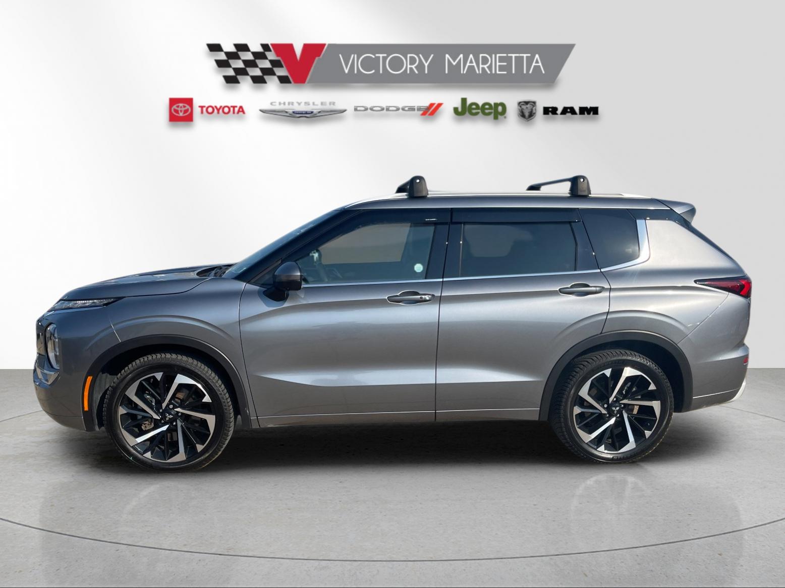 Used 2022  Mitsubishi SEL image 2