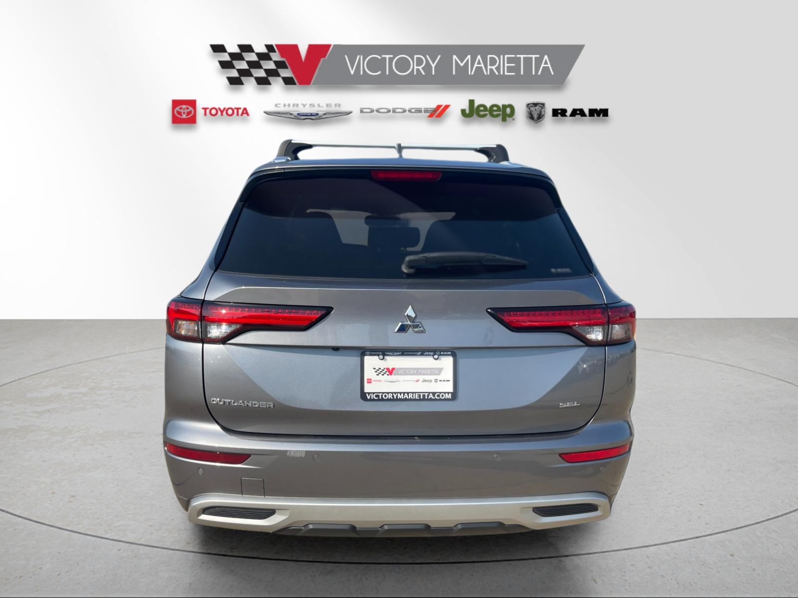 Used 2022  Mitsubishi SEL image 4
