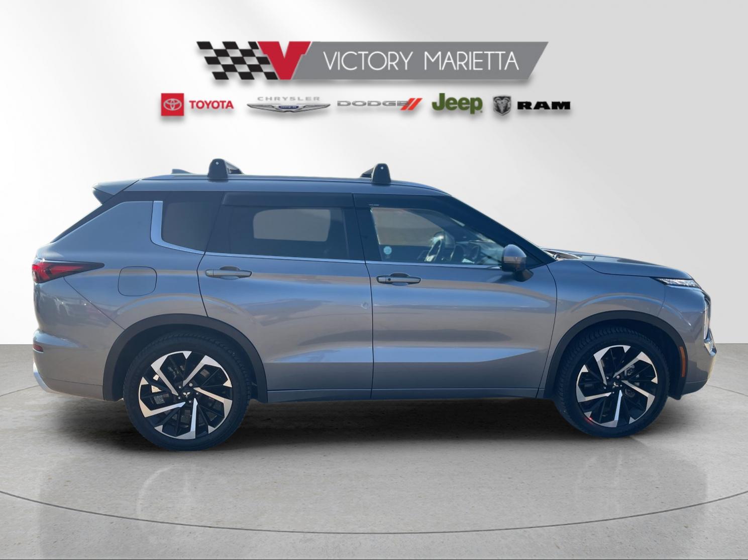 Used 2022  Mitsubishi SEL image 6