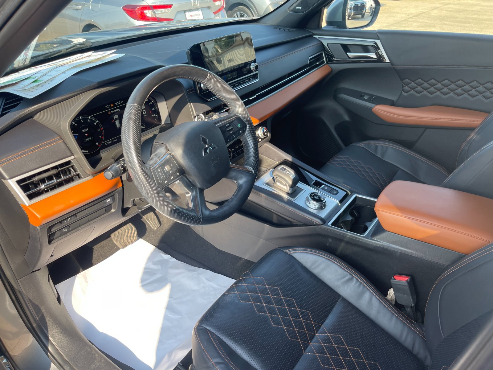 Used 2022  Mitsubishi SEL image 10