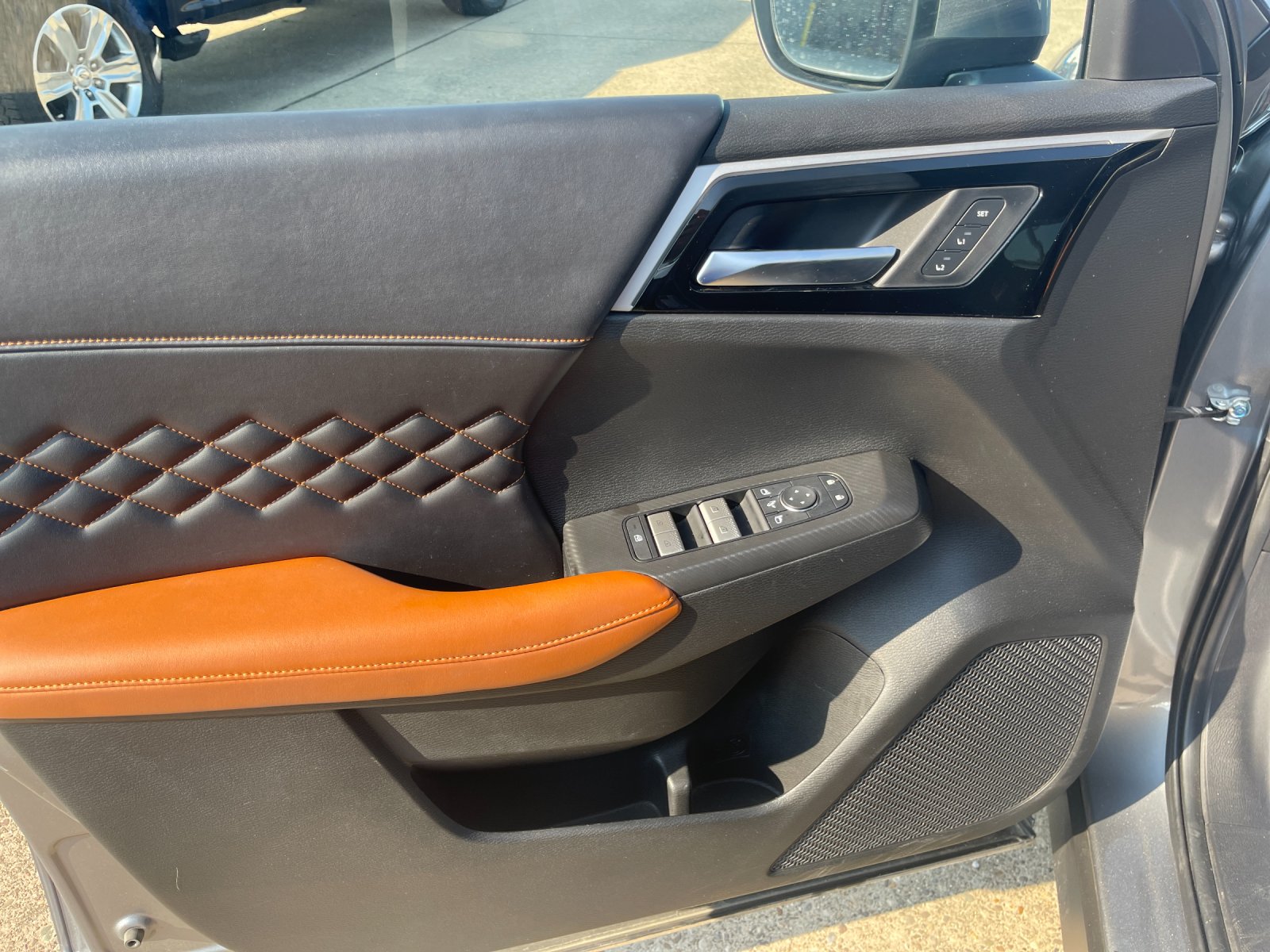 Used 2022  Mitsubishi SEL image 11