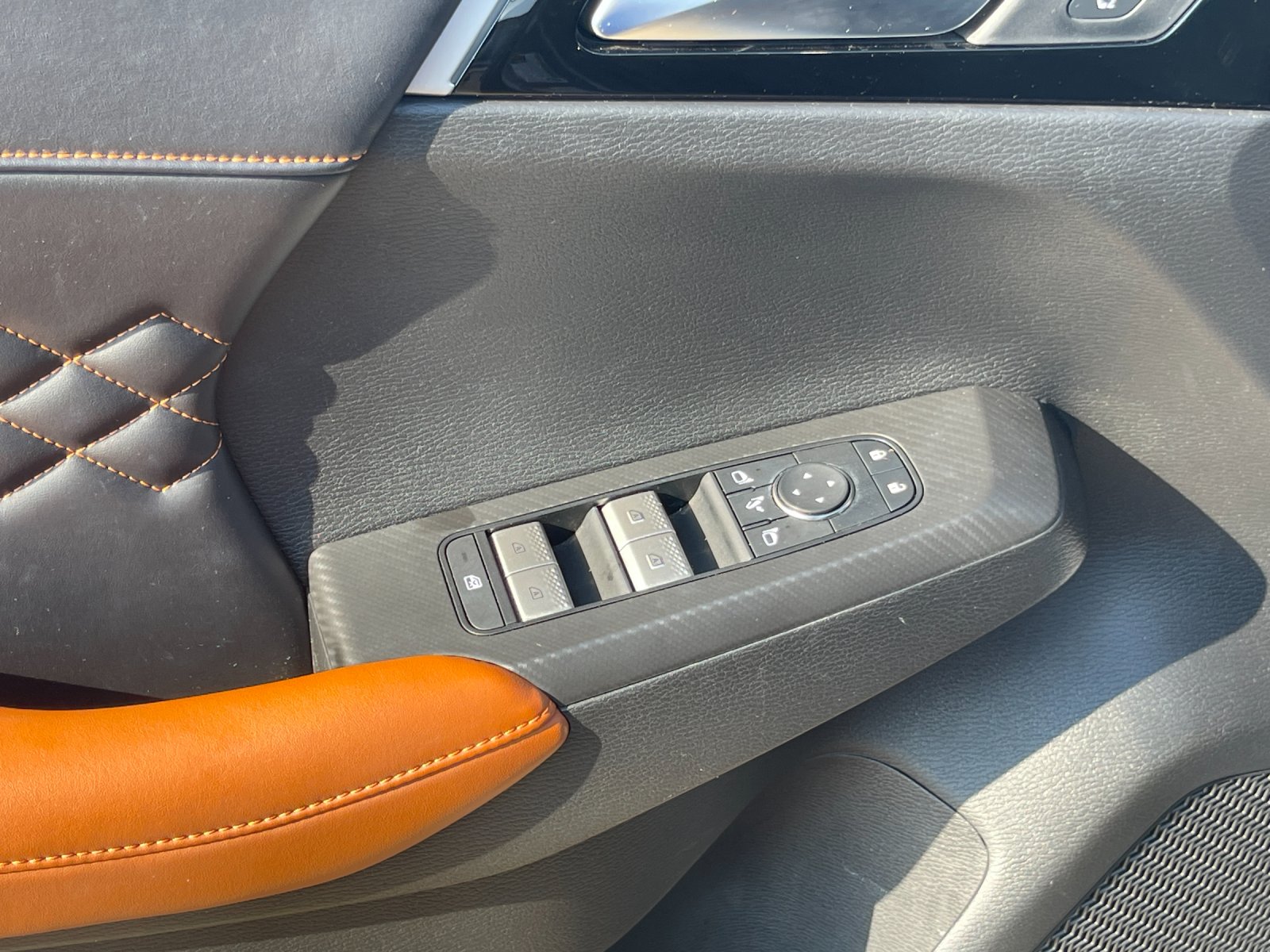 Used 2022  Mitsubishi SEL image 12