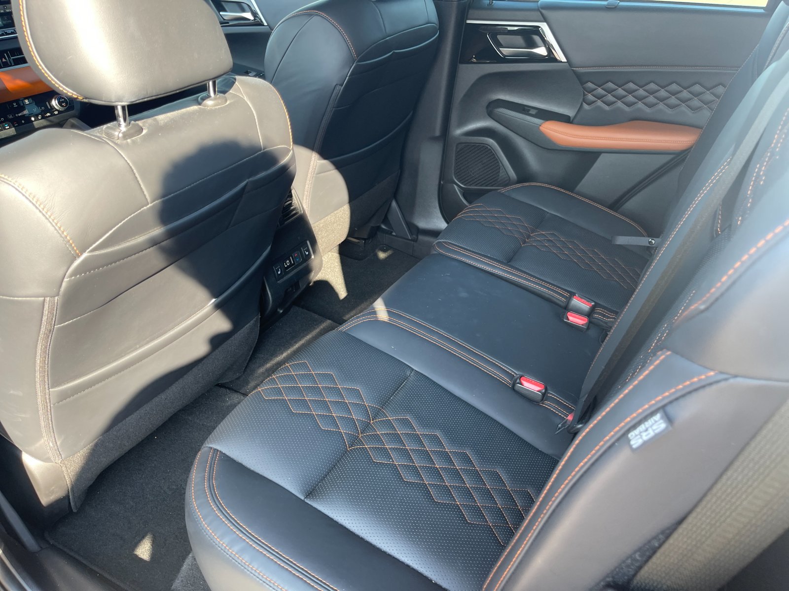 Used 2022  Mitsubishi SEL image 13