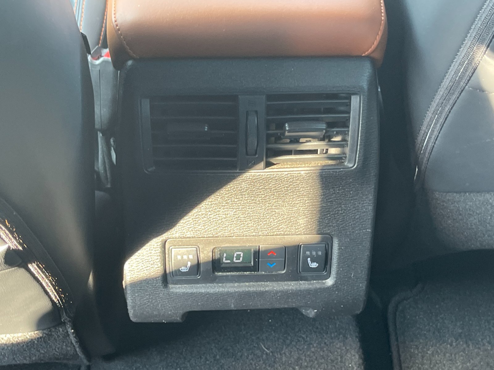 Used 2022  Mitsubishi SEL image 14