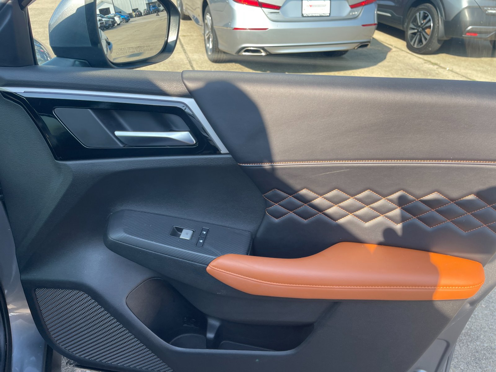 Used 2022  Mitsubishi SEL image 19