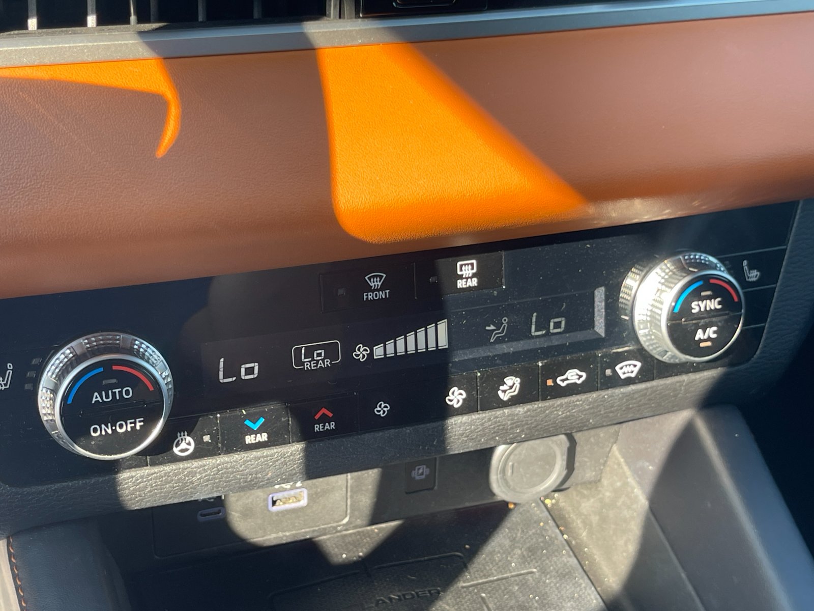 Used 2022  Mitsubishi SEL image 22