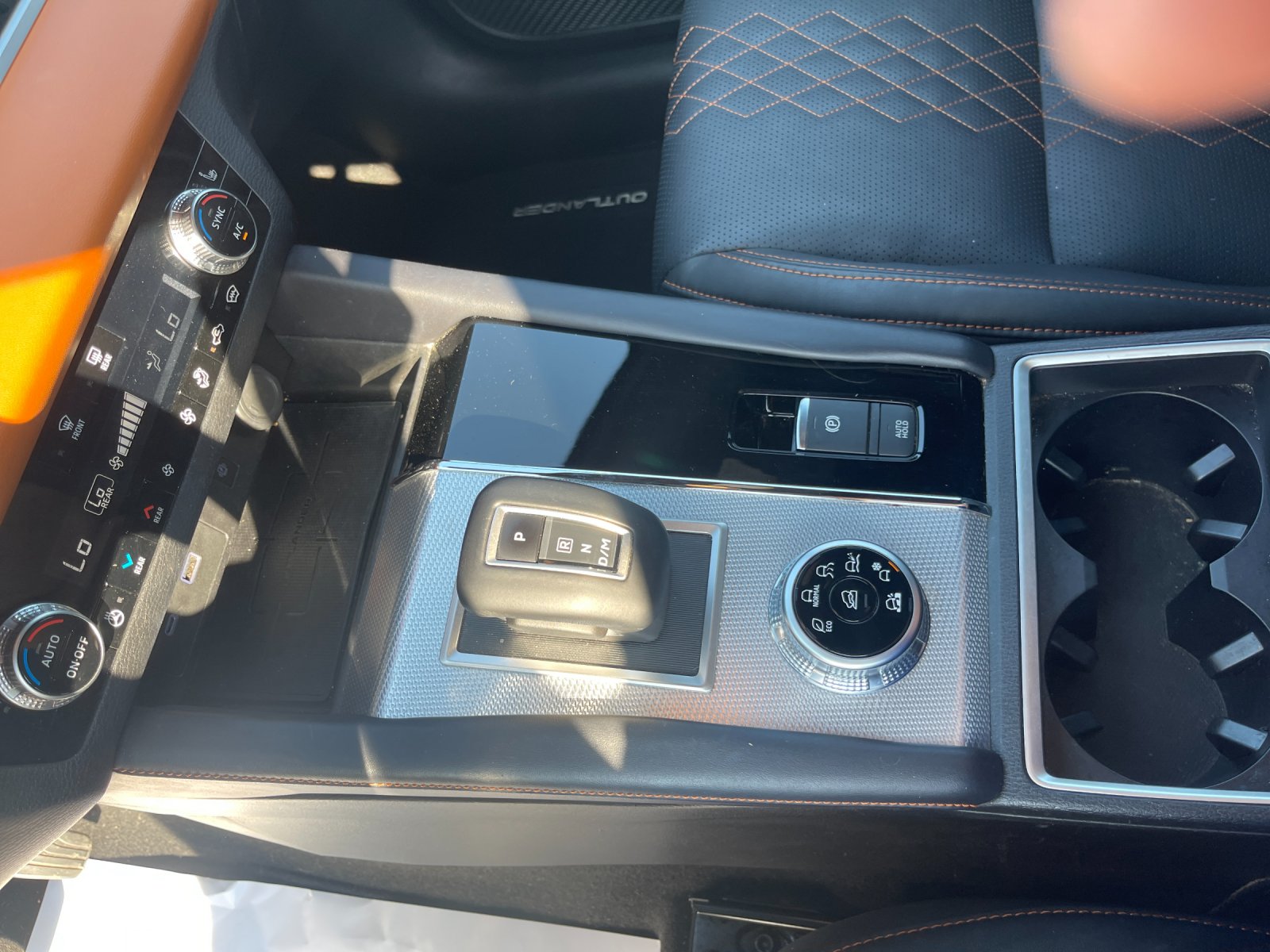 Used 2022  Mitsubishi SEL image 23