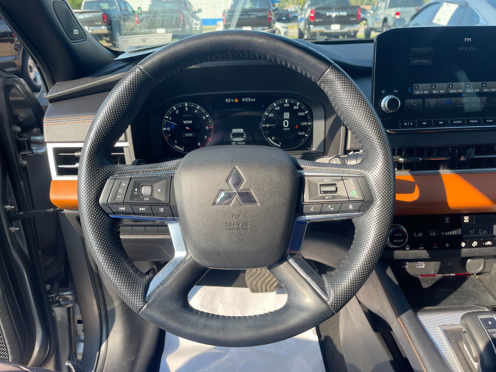 Used 2022  Mitsubishi SEL image 25
