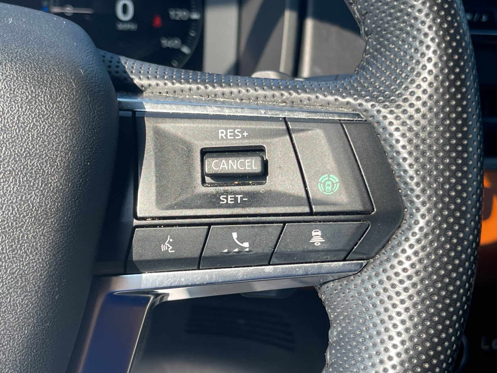 Used 2022  Mitsubishi SEL image 27