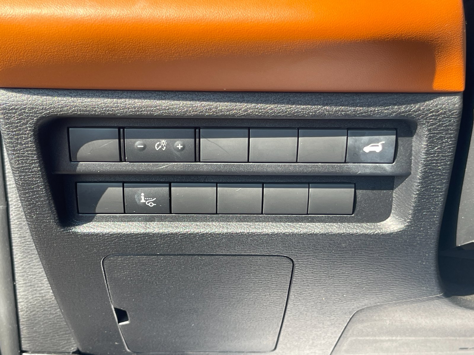 Used 2022  Mitsubishi SEL image 30