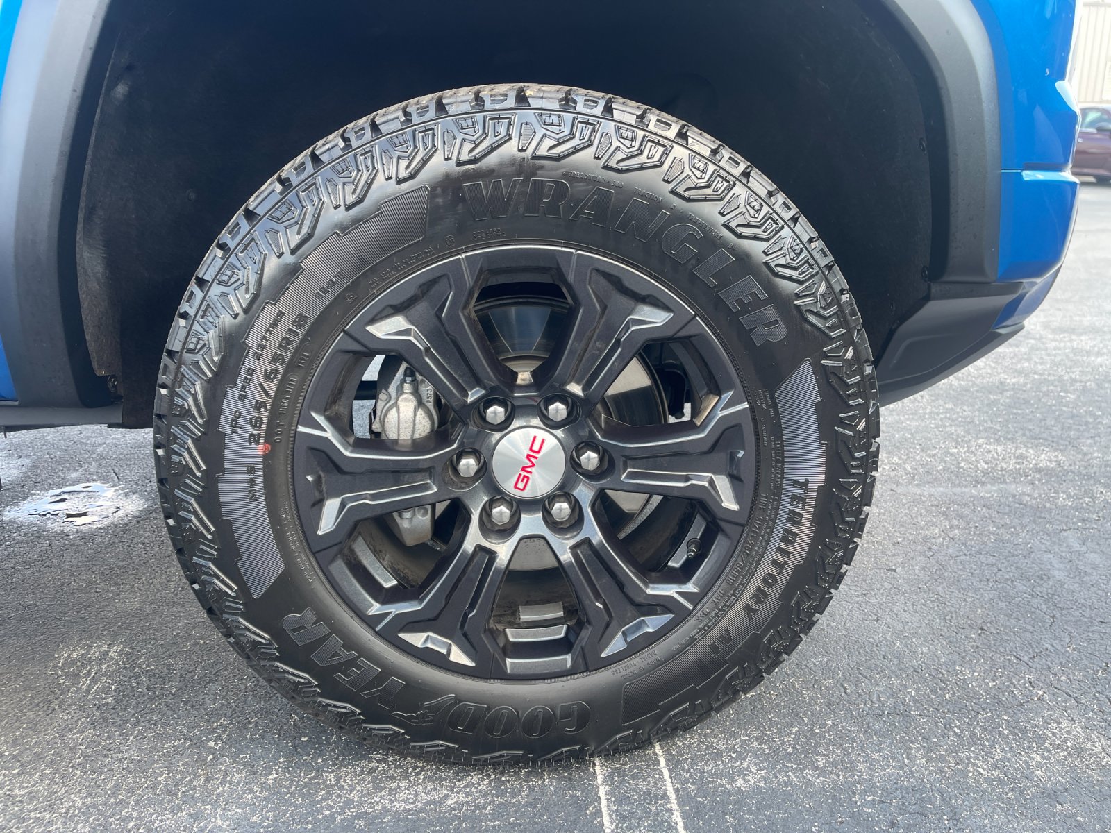 Used 2024 Blue Metallic GMC Elevation image 33