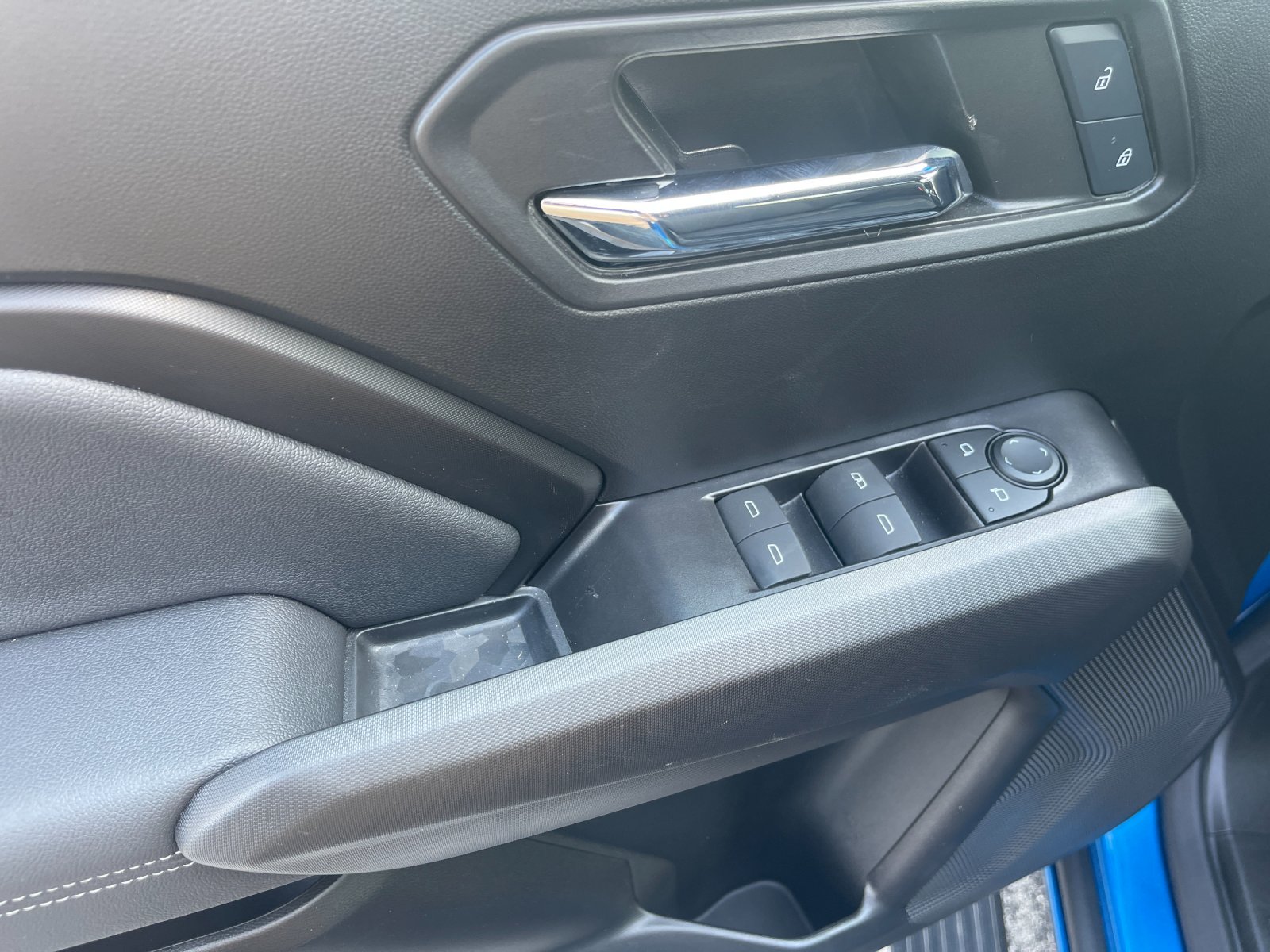 Used 2024 Blue Metallic GMC Elevation image 13