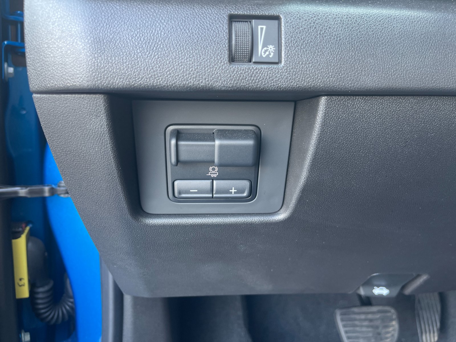 Used 2024 Blue Metallic GMC Elevation image 32