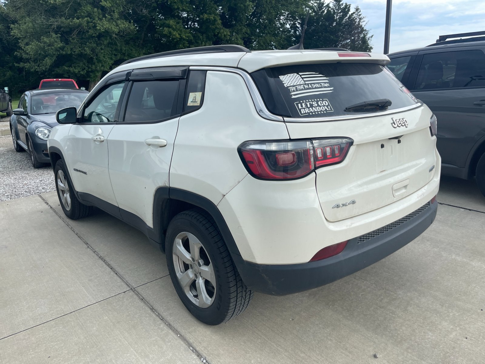 Used 2018 White Jeep Latitude image 2