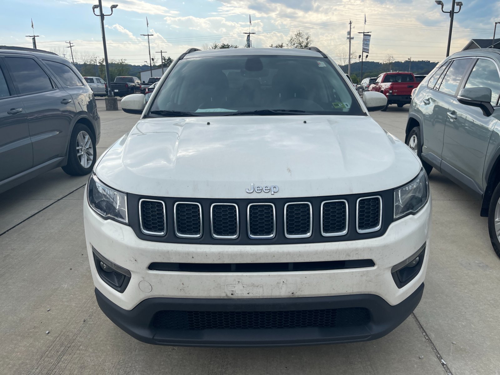 Used 2018 White Jeep Latitude image 7