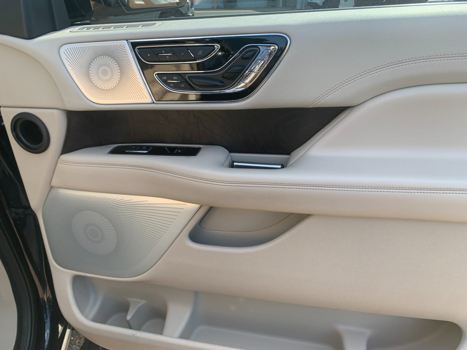 Used 2021 Blue Lincoln Reserve image 22
