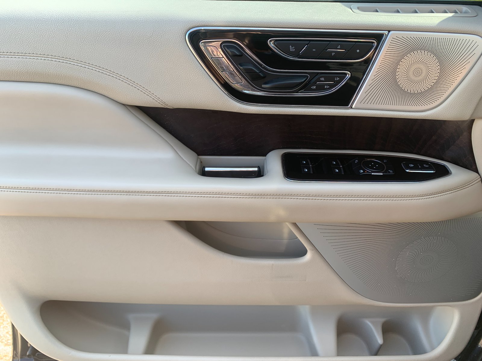Used 2021 Blue Lincoln Reserve image 13