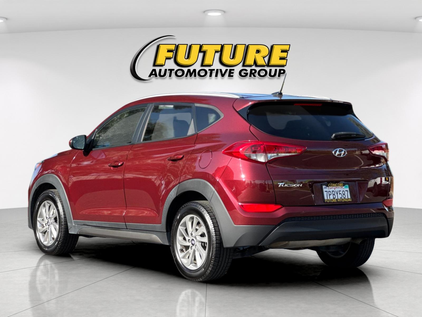 Used 2016 Red Hyundai SE image 5