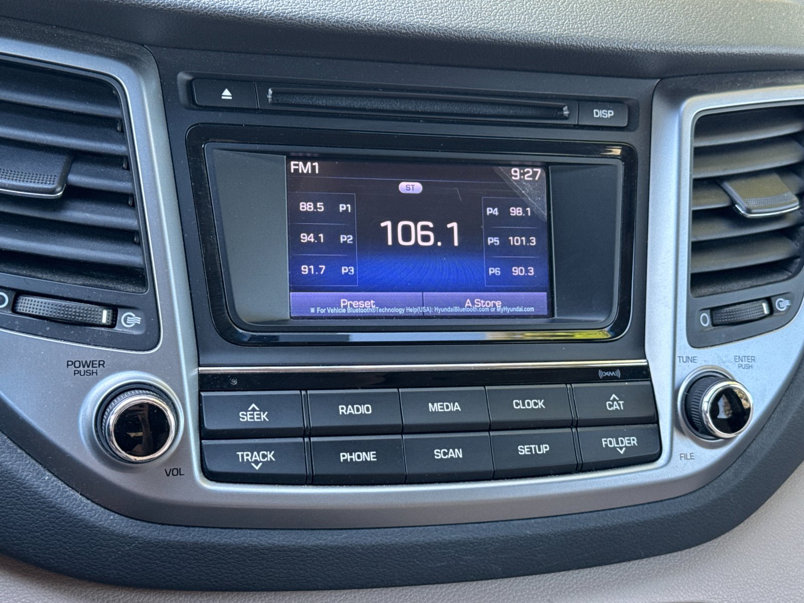 Used 2016 Red Hyundai SE image 17