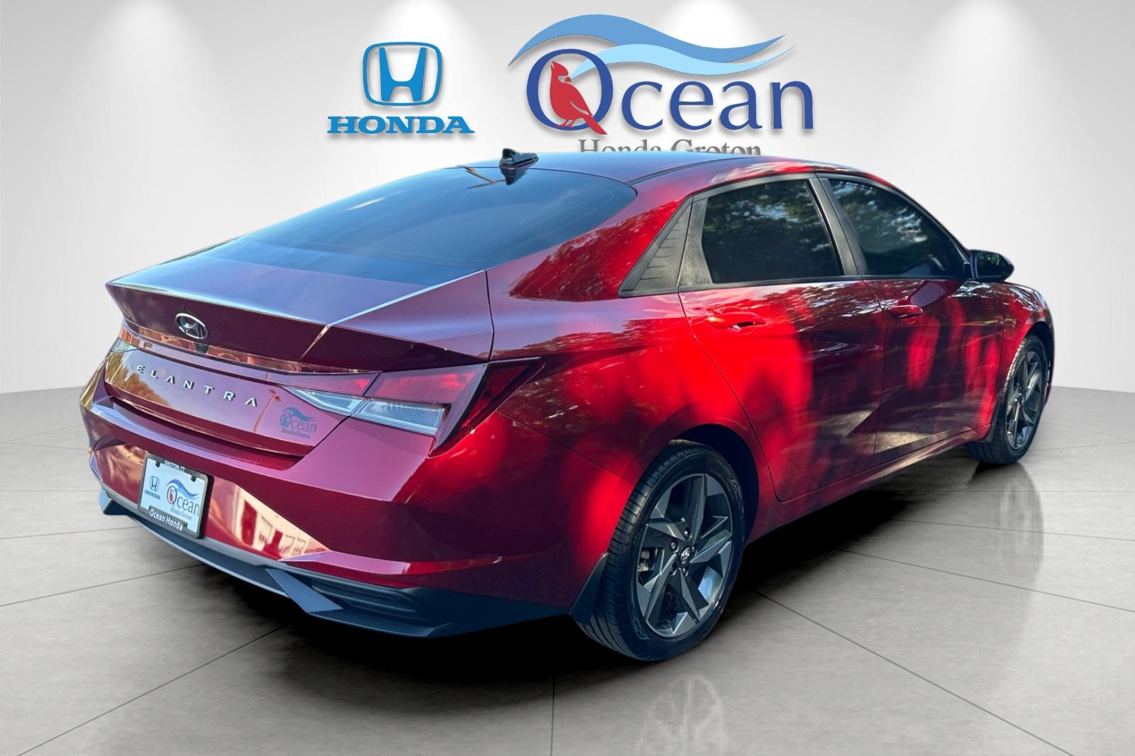 Used 2023 Red Hyundai SEL image 3