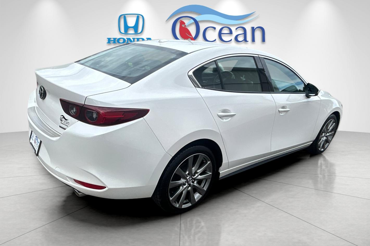 Used 2022 Snowflake White Pearl Mazda Premium image 3
