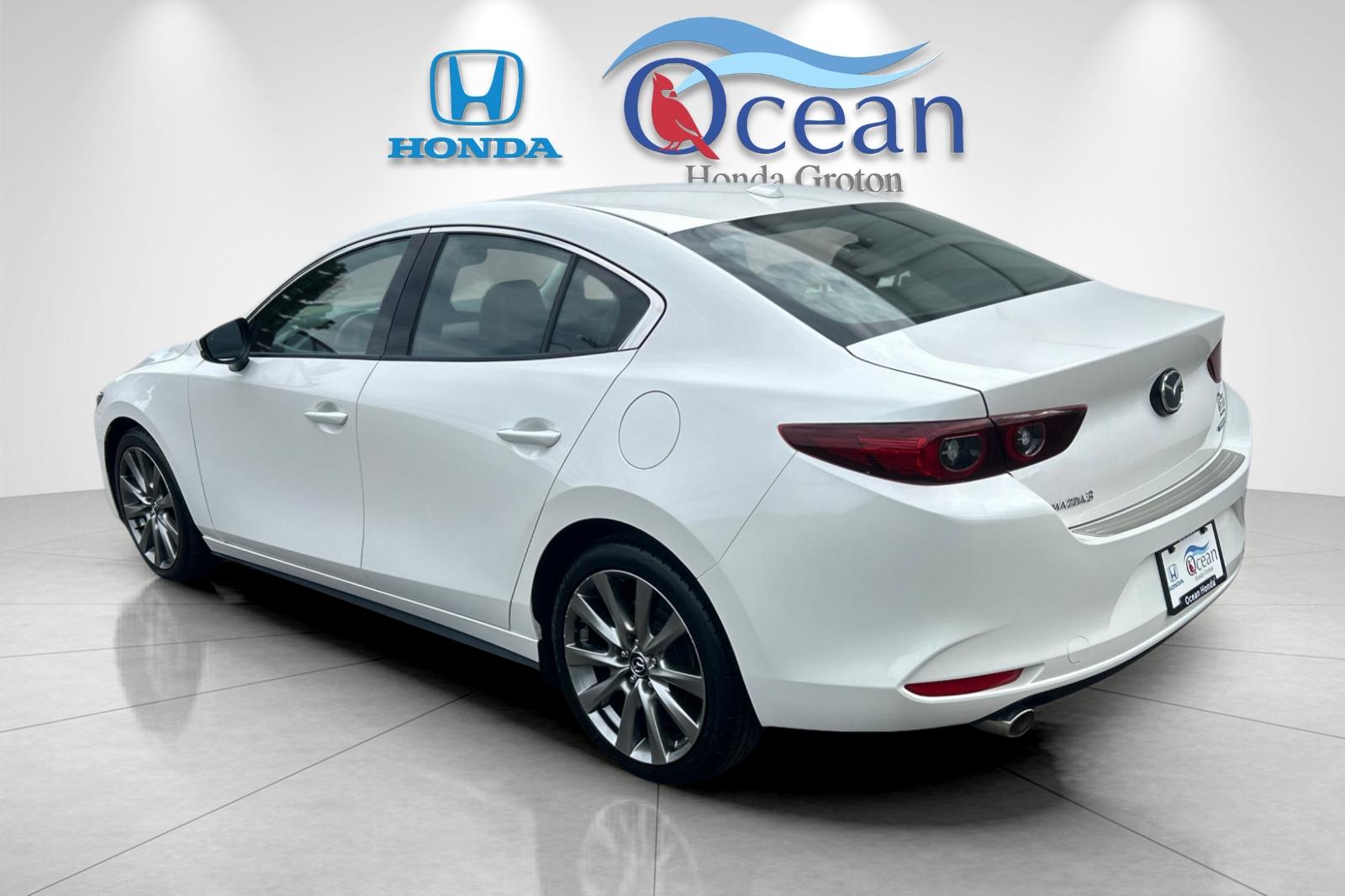 Used 2022 Snowflake White Pearl Mazda Premium image 5