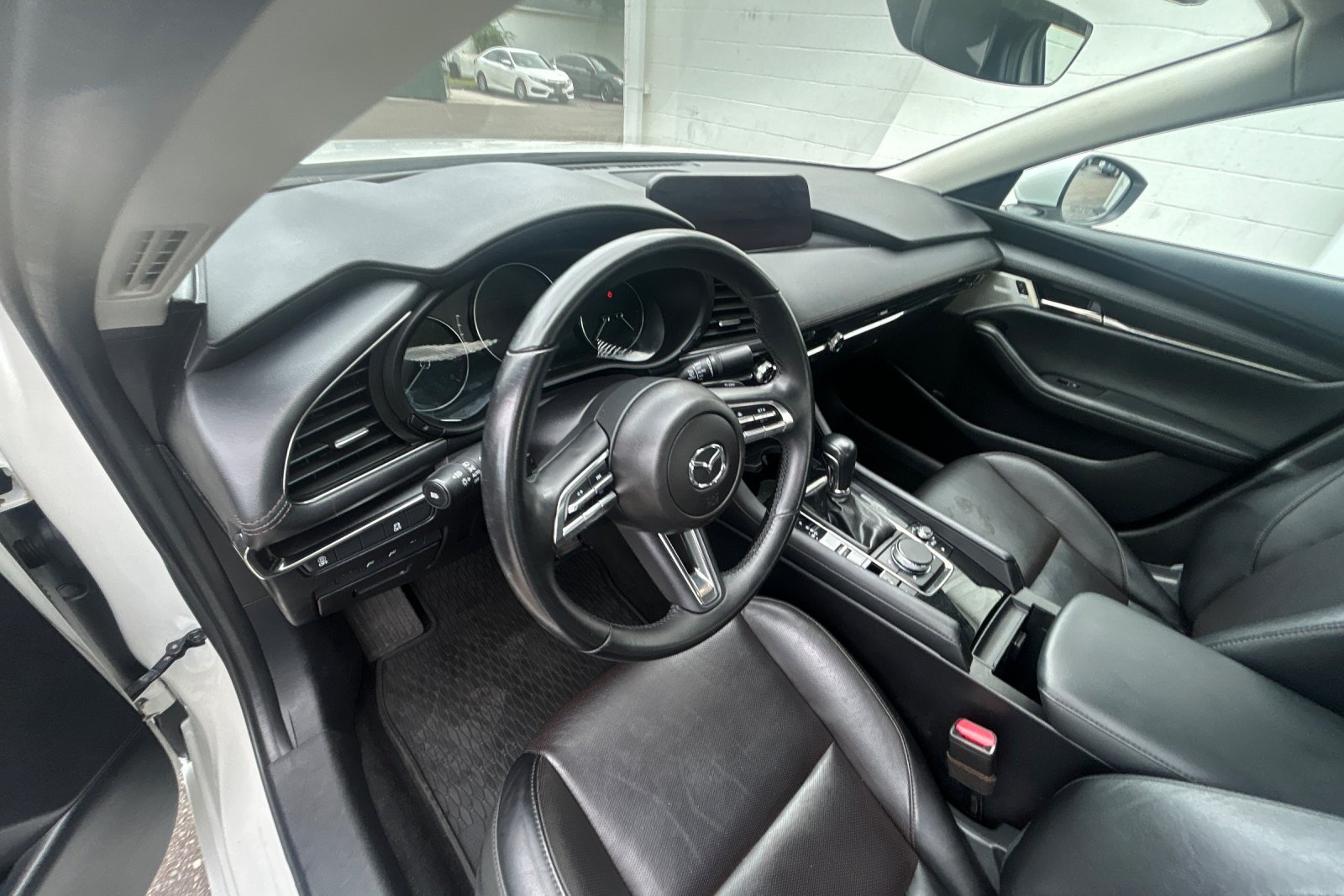 Used 2022 Snowflake White Pearl Mazda Premium image 9