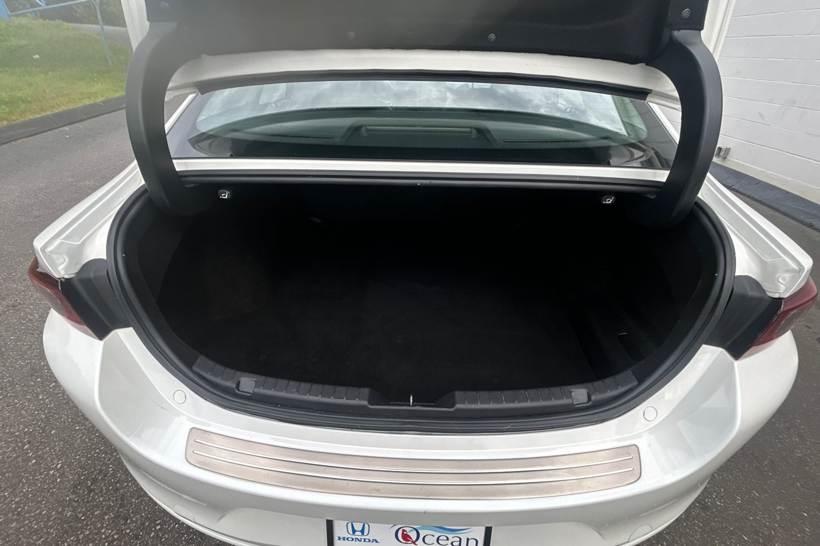 Used 2022 Snowflake White Pearl Mazda Premium image 15