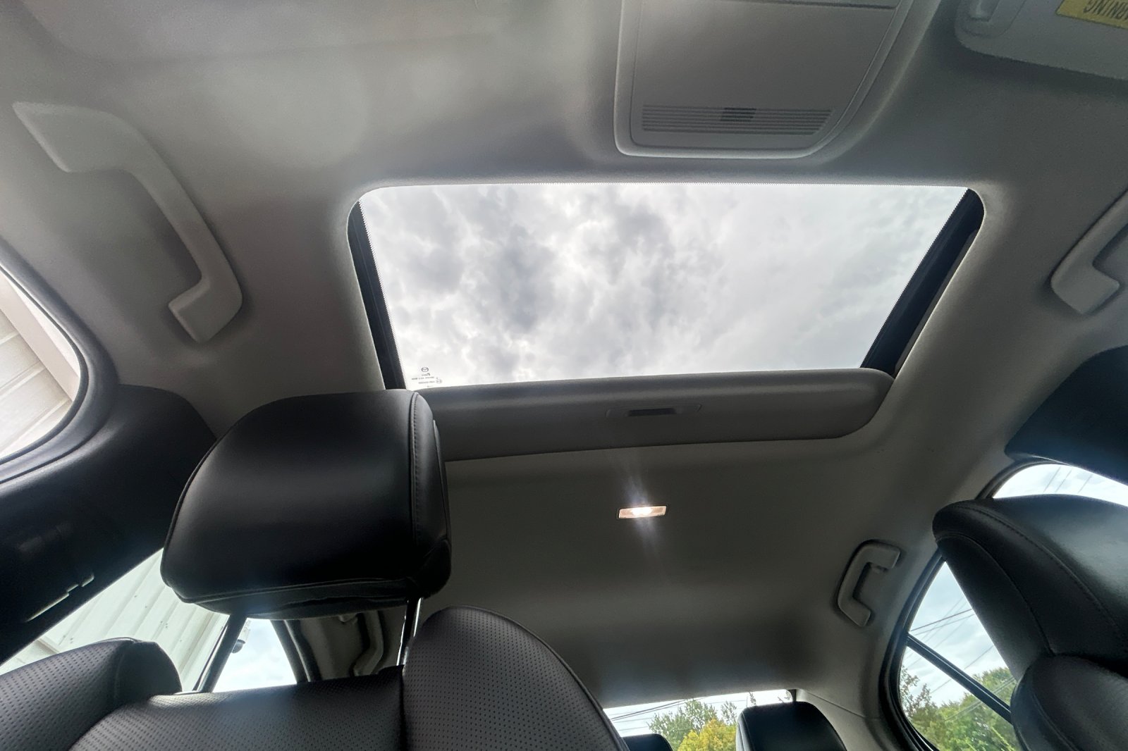Used 2022 Snowflake White Pearl Mazda Premium image 17