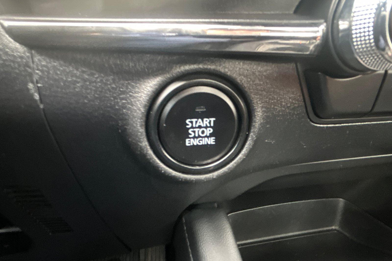 Used 2022 Snowflake White Pearl Mazda Premium image 23