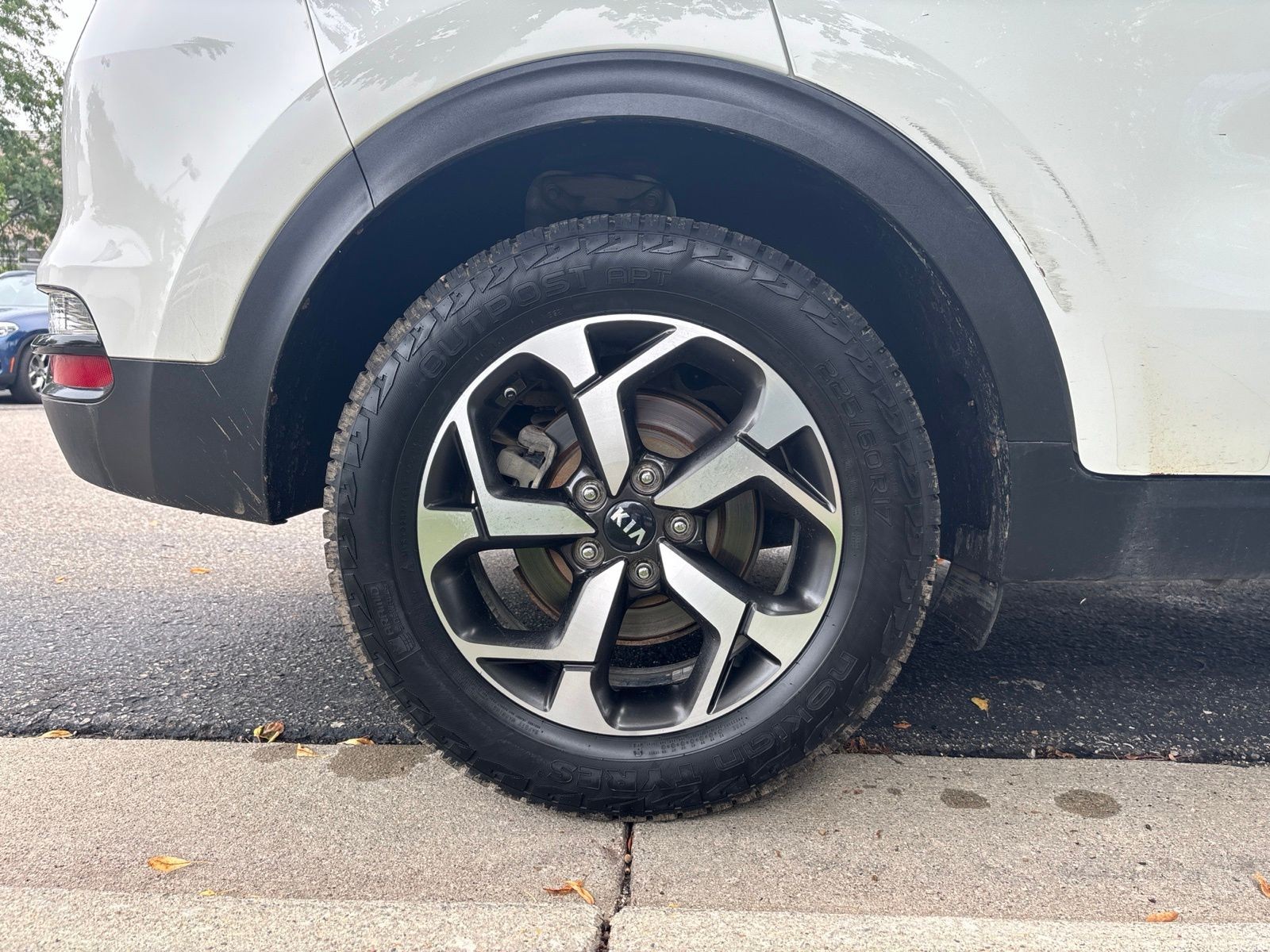 Used 2021 Clear White Kia LX image 9