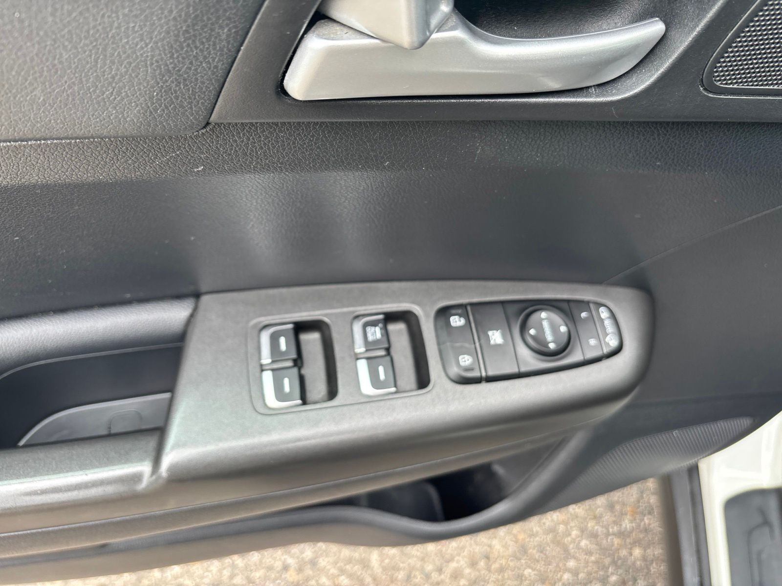 Used 2021 Clear White Kia LX image 20