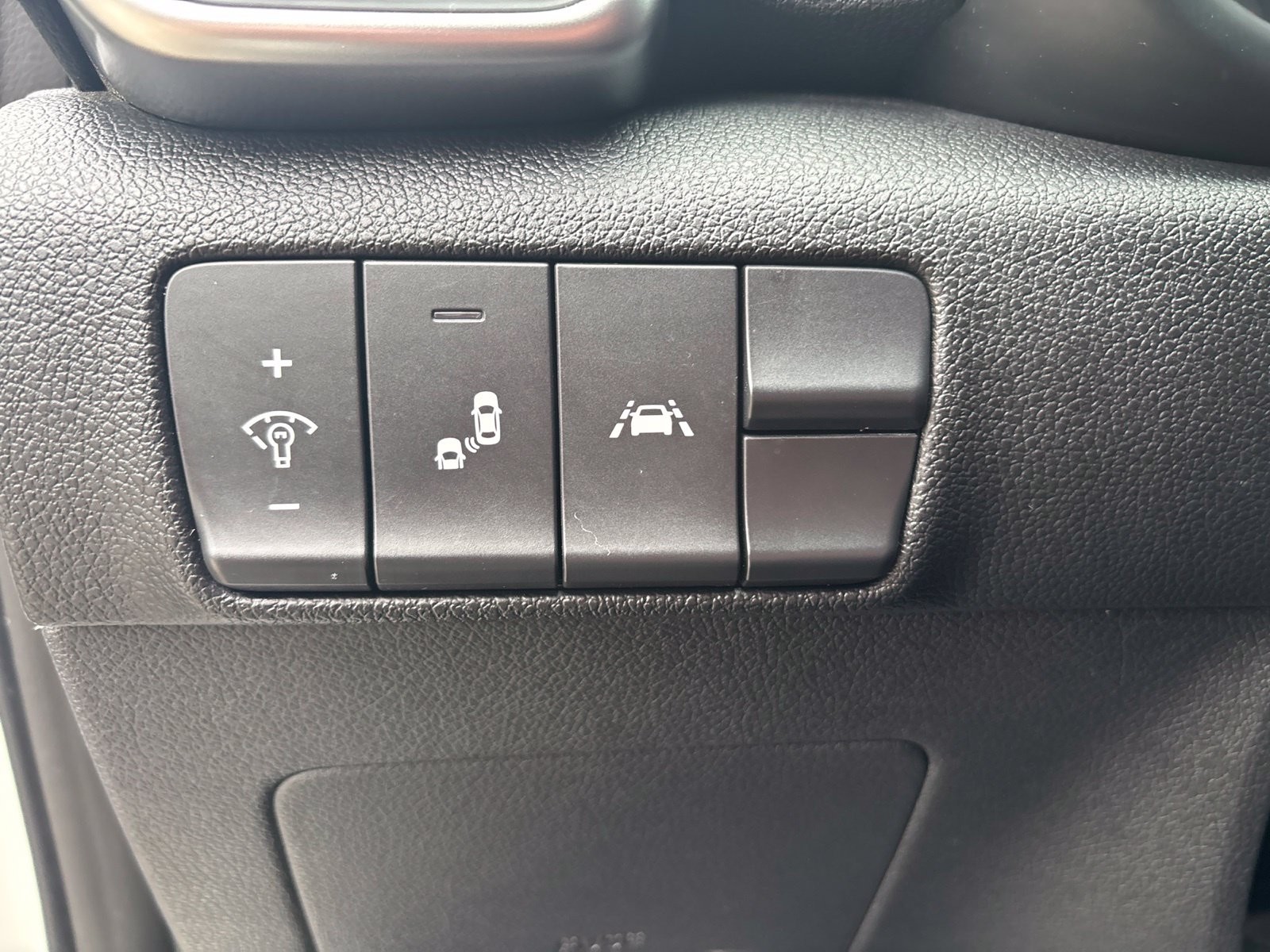 Used 2021 Clear White Kia LX image 21