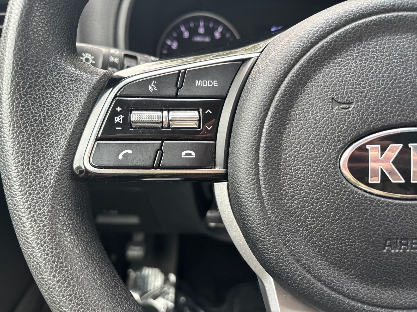 Used 2021 Clear White Kia LX image 23