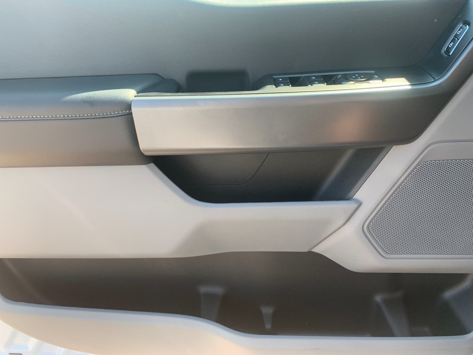 New 2027 White Ford XLT image 11