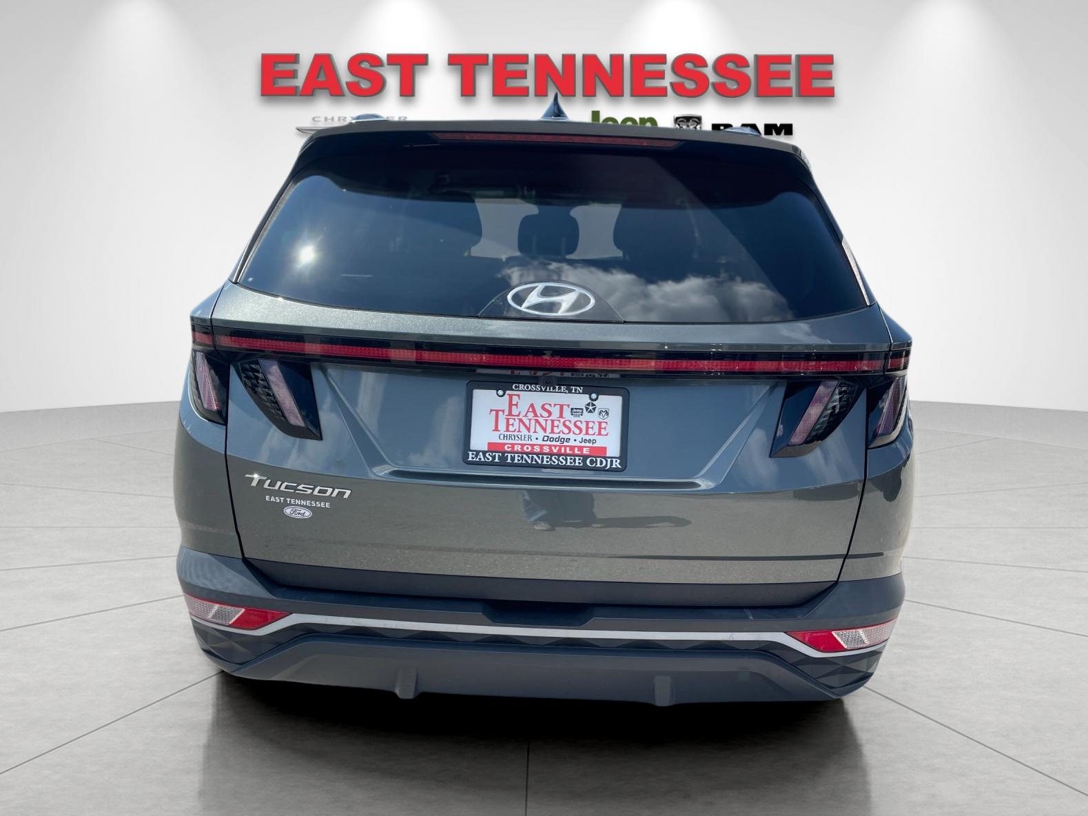 Used 2023 Gray Hyundai SEL image 4