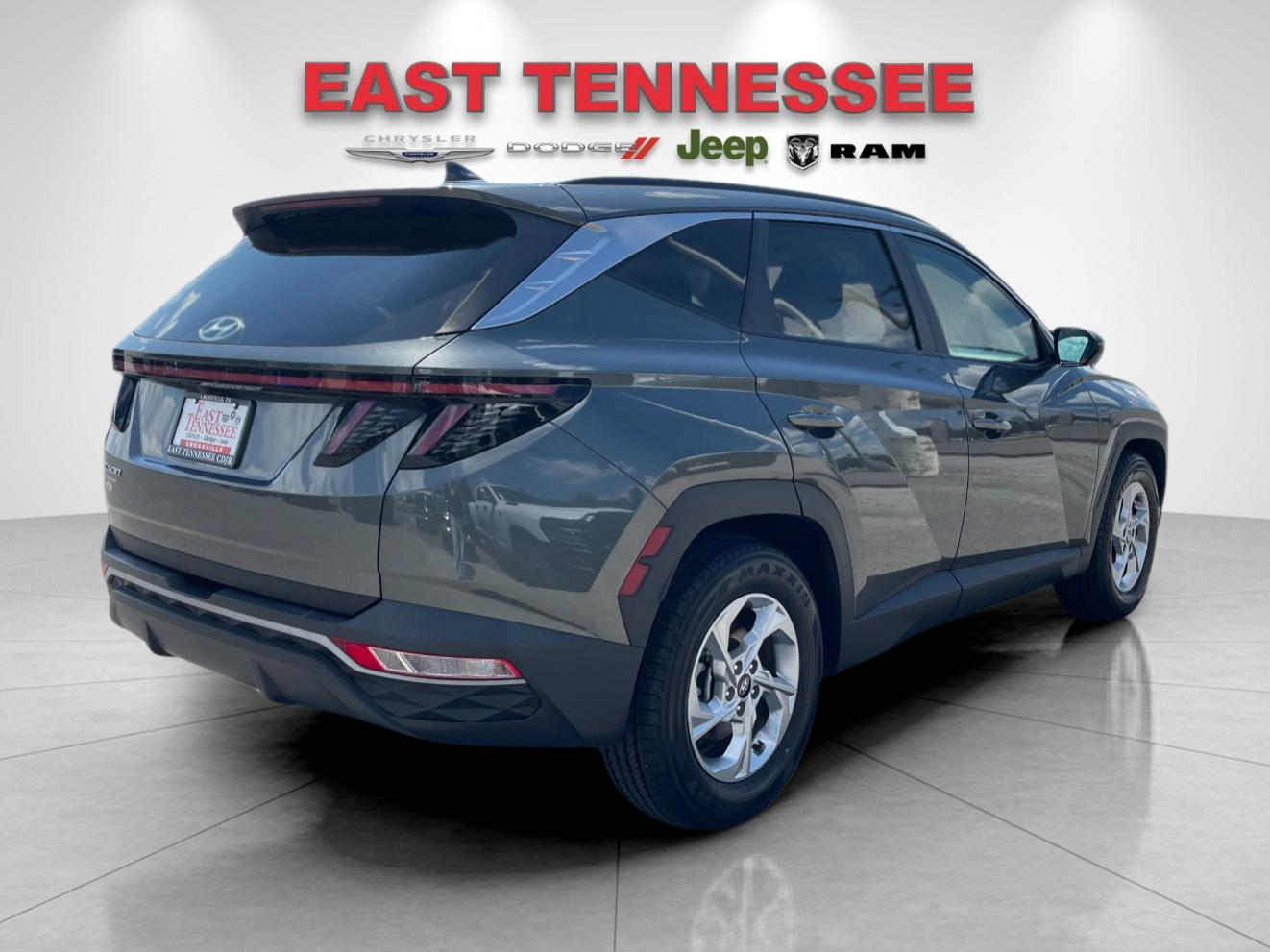 Used 2023 Gray Hyundai SEL image 3