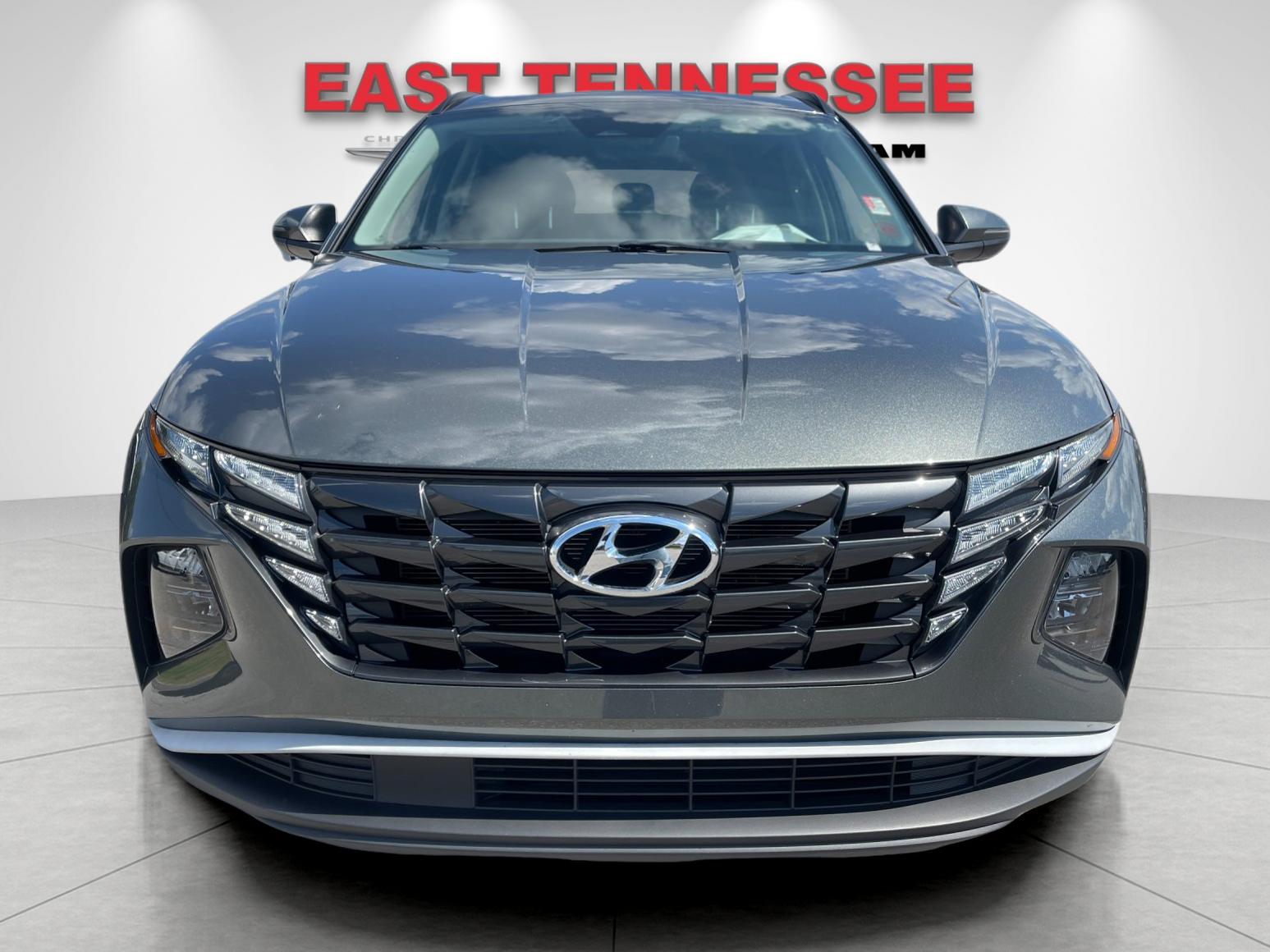 Used 2023 Gray Hyundai SEL image 9