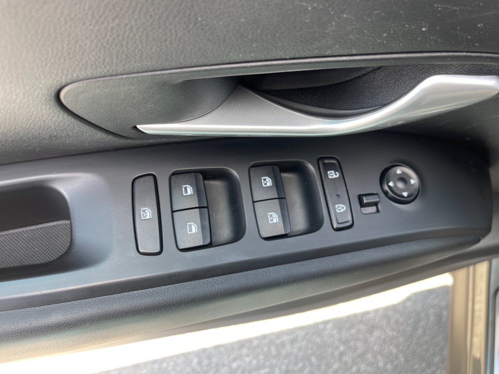 Used 2023 Gray Hyundai SEL image 12