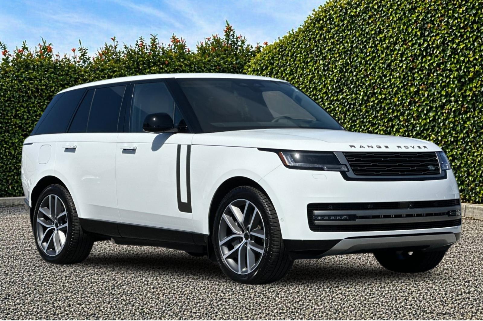 New 2026 Fuji White Land Rover SE image 8