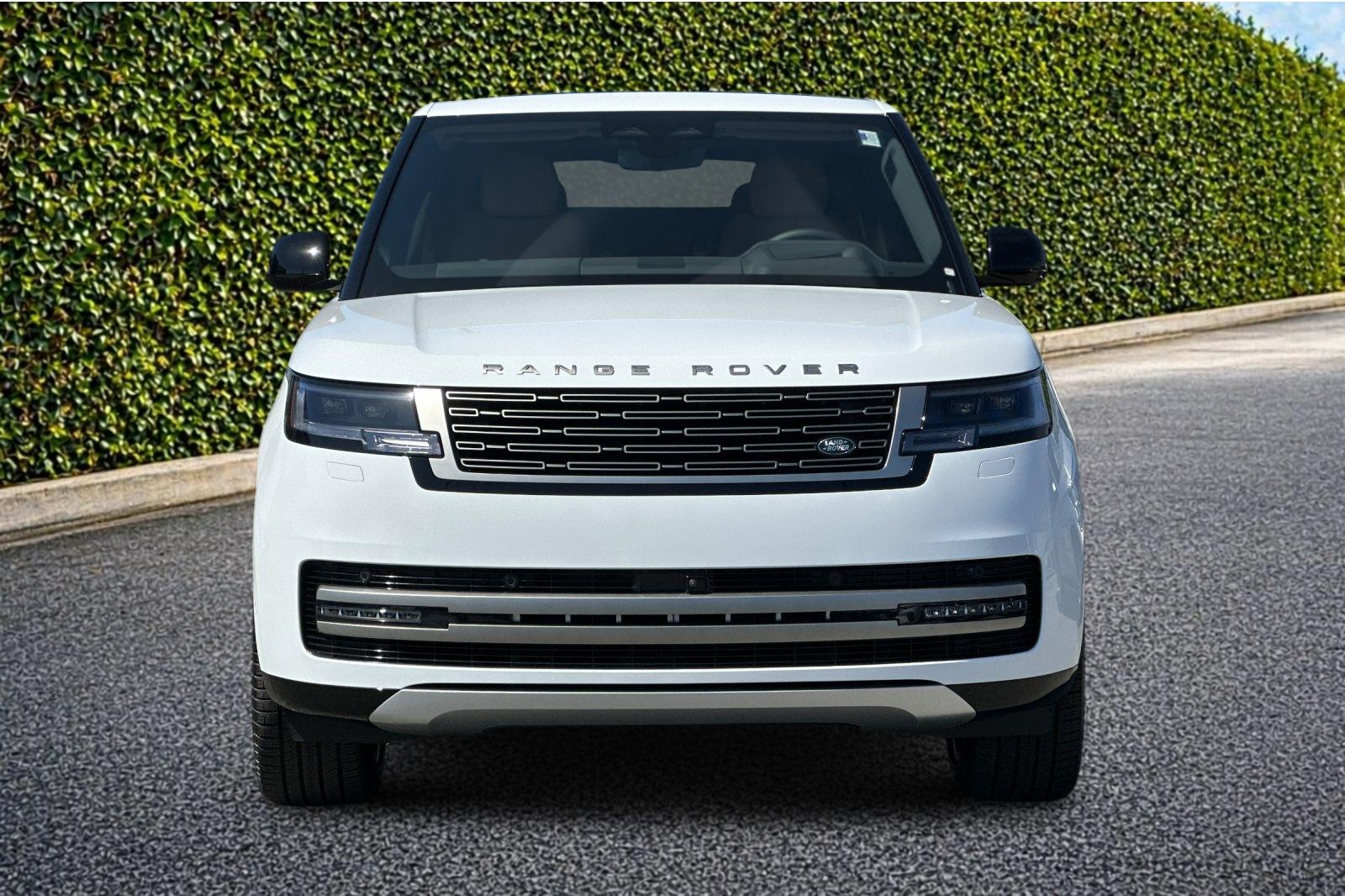 New 2026 Fuji White Land Rover SE image 9