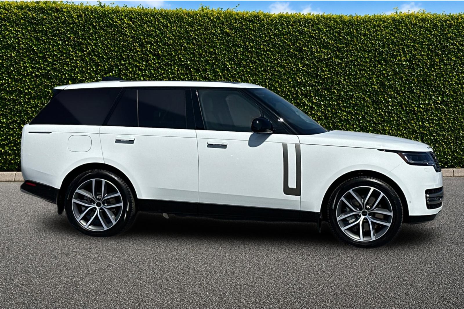 New 2026 Fuji White Land Rover SE image 7