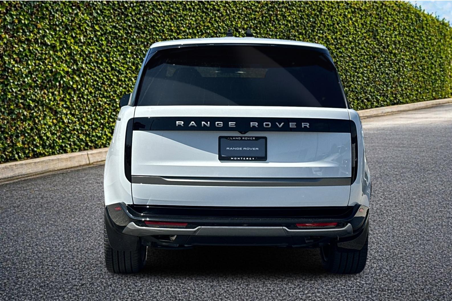 New 2026 Fuji White Land Rover SE image 5