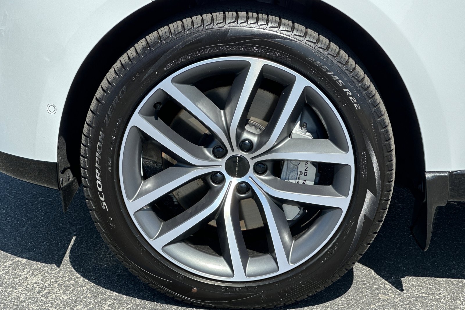 New 2026 Fuji White Land Rover SE image 26